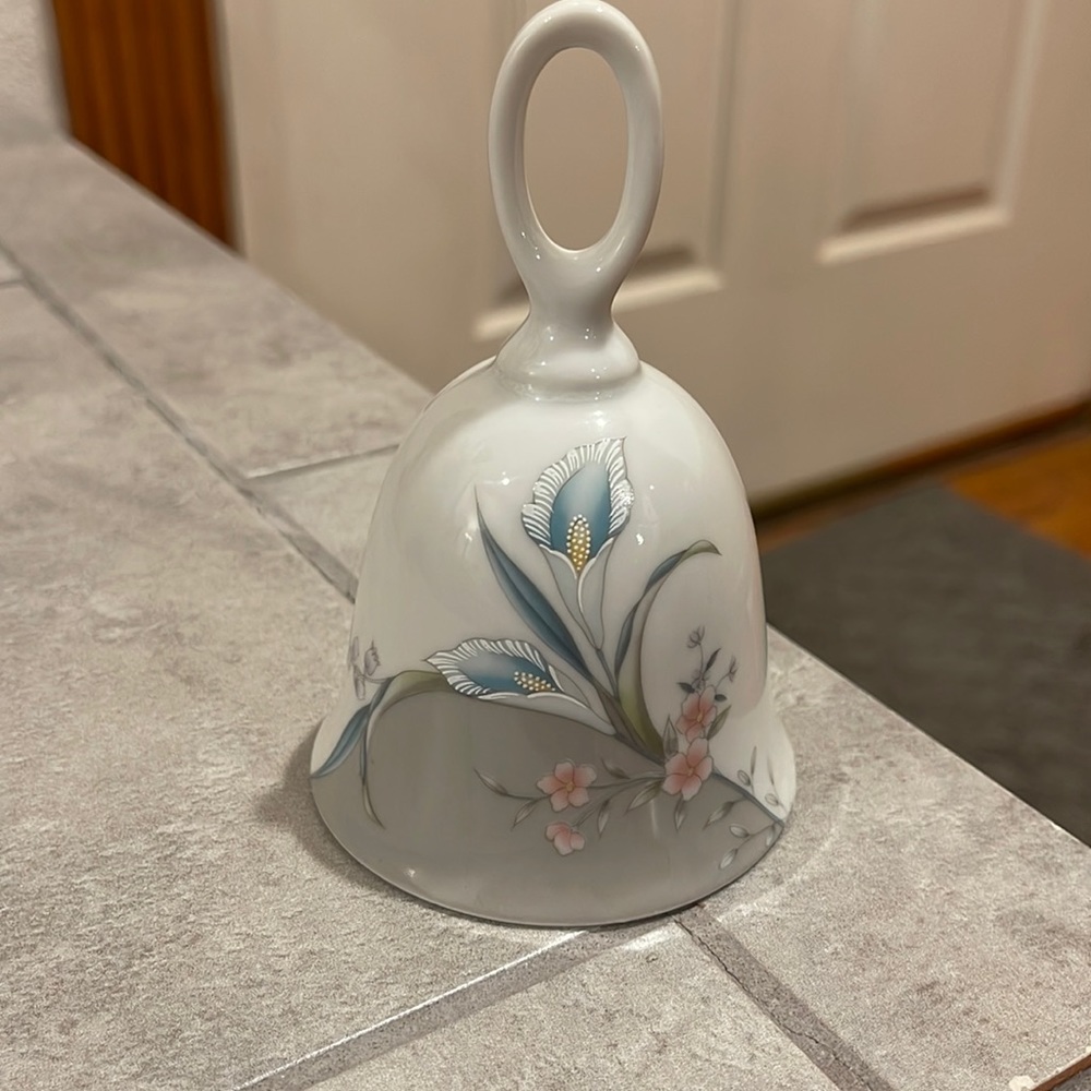 Porcelain bell